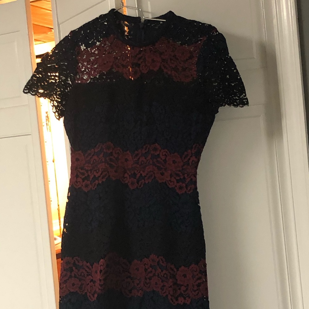 Express lace dress - Picture 2 of 9